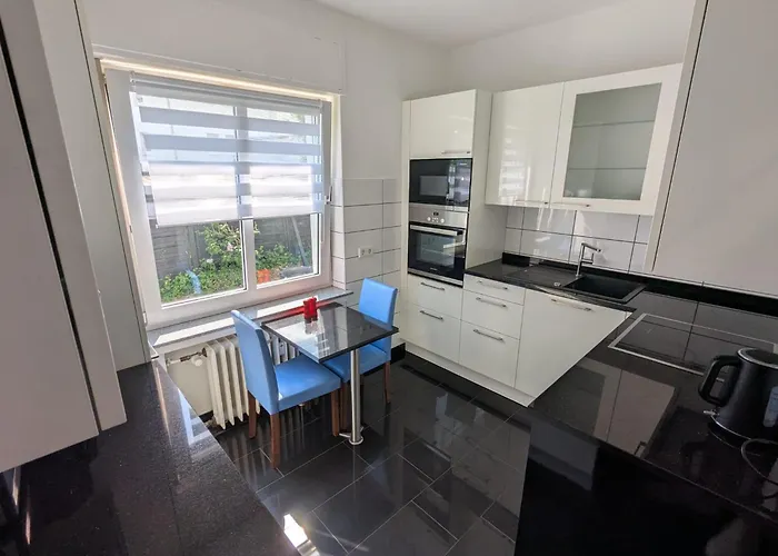 Grosse Frisch Renoviert In Bester Lage Appartement *